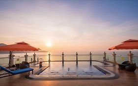 7 Seven Sea Hotel